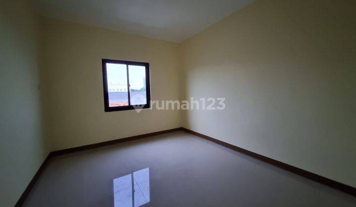 Rumah 3lt di jalan Utama Cengkareng 14
