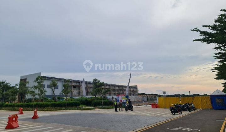Ruko hadap danau di Sunset avenue, citra 8 3