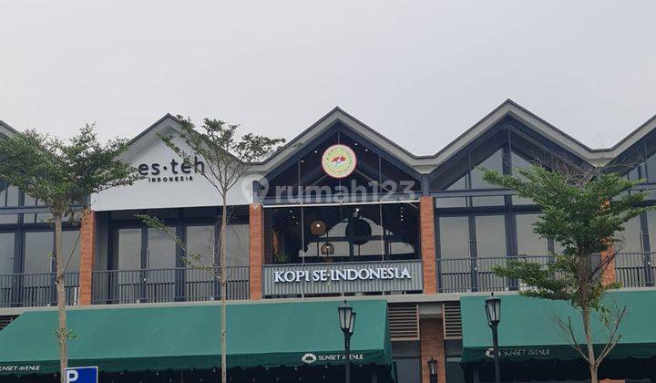 Ruko hadap danau di Sunset avenue, citra 8 6