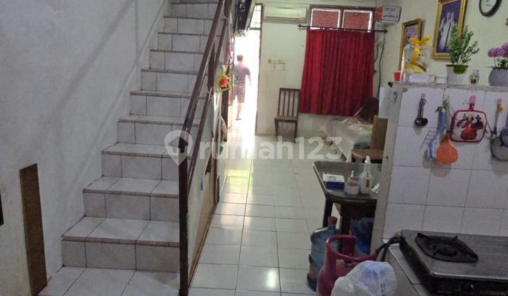 2-Story House in Taman Palem Lestari, West Jakarta, Move-in Ready.