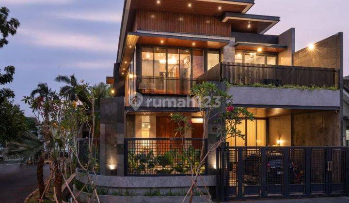 Dijual Segera, Rumah Mewah, Look Ekslusive, Hook, Cluster Boulevard, Lt 237, Ukuran 12 X 20, 2 Tingkat, Timur,  Rumah Baru, View Taman, Kt 4, Full Furnished, Swimming Pool, Shm, Timur, Akses Pintu Tol -+ 200 M, Bebas Banjir,  Banjar Wijaya 2