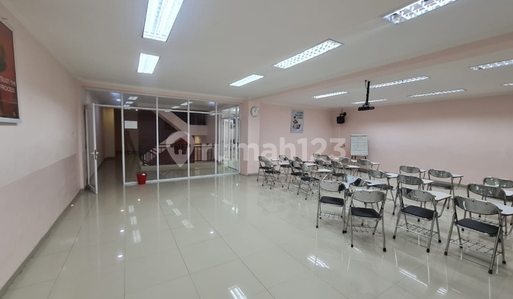 For Sale Ready-to-Use Shophouse, Twin Units, Strategic Location, Boulevard Side, South, Land Area 200m², Building Area 600m², 3 Floors, Flood-Free, Near Mall Access, Gading Serpong, Freehold Certificate