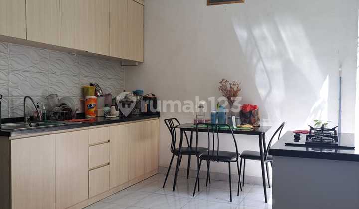 Rumah Cantik, Siap Huni, Lebar 7, 2 Tingkat, Utara, Semi Furnished, Carport 2 Mobil, Modernland, Bebas Banjir, Akses Tol, 2