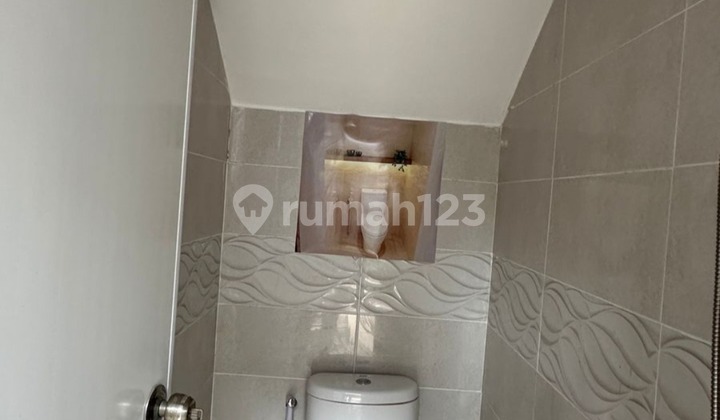 Rumah Cantik Bebas Banjir Dekat Lippo Karawaci, Akses Tol Mudah 2