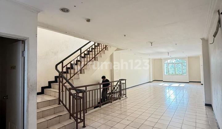 For Rent: 3-Story Shop House in Gading Mediterania Apartment, Kelapa Gading