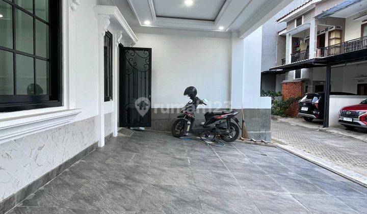 Rumah Mewah Classic Posisihook Townhouse Dekat Tol Brigif 2