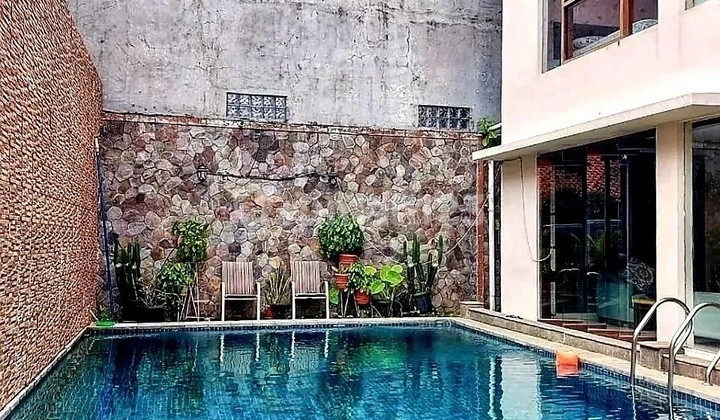 RUMAH MEWAH 2 LANTAI PRIVATE POOL DEKAT TOL TB SIMATUPANG  3