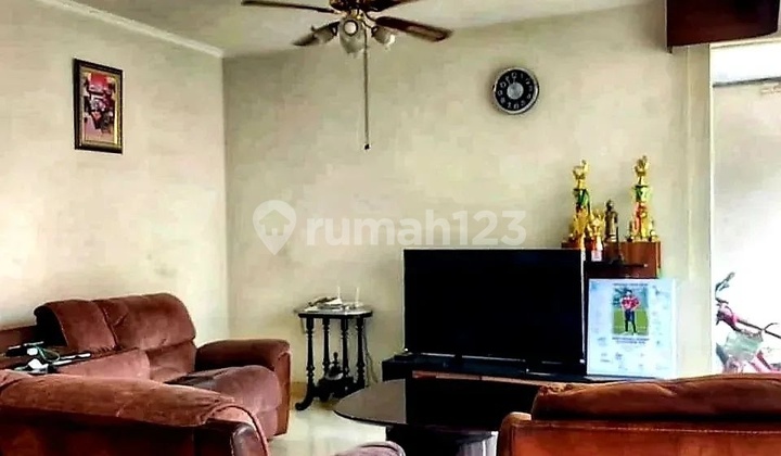 RUMAH MEWAH 2 LANTAI PRIVATE POOL DEKAT TOL TB SIMATUPANG  5