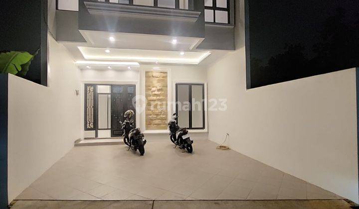 RUMAH MEWAH CLASSIC DEKAT KRL LENTENG AGUNG DAN TOL 