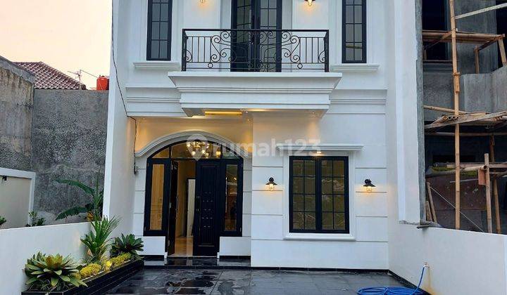 RUMAH MEWAH CLASSIC MODERN 3LANTAI LOKASI  DEKAT TOL DAN STASIUN  1