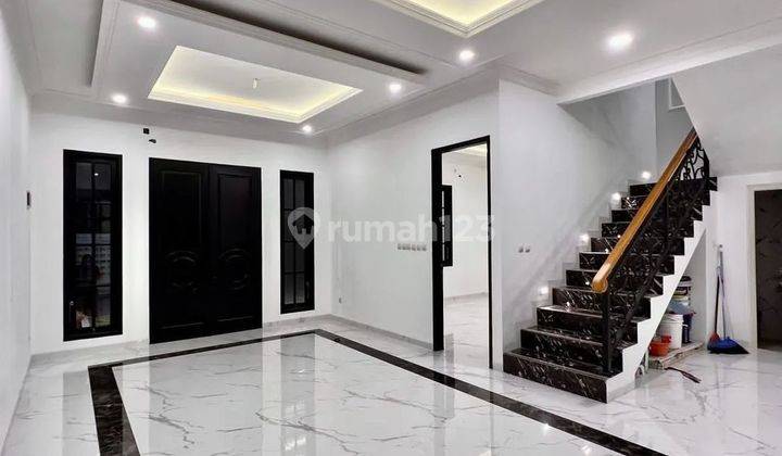 RUMAH MEWAH CLASSIC MODERN 3LANTAI DEKAT TOL TB SIMATUPANG  2