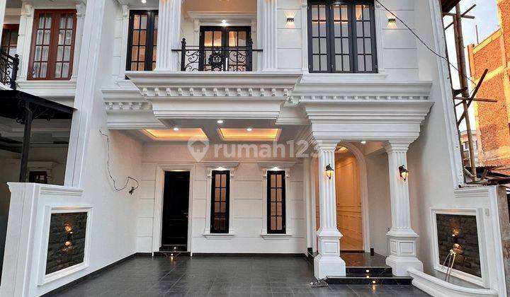 Rumah Mewah Classic Modern Townhouse Dekat Tol Andara  1