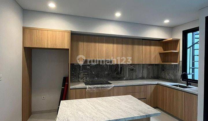 RUMAH MEWAH 2 LANTAI SIAP HUNI AREA EXLUSIVE  2