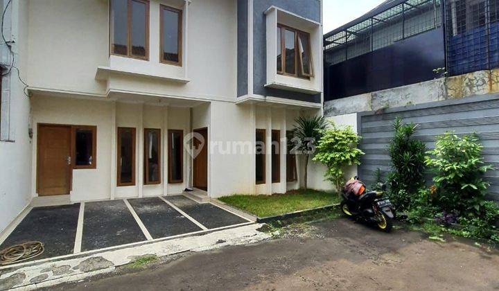 RUMAH MEWAH MINIMALIS 2 LANTAI TOWNHOUSE DEKAT TOL TB SIMATUPANG  1