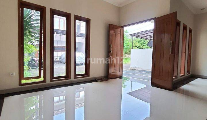 RUMAH MEWAH MINIMALIS 2 LANTAI TOWNHOUSE DEKAT TOL TB SIMATUPANG  2