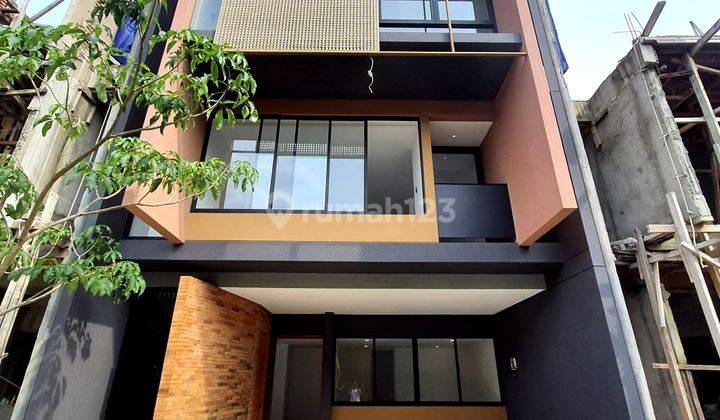 RUMAH MEWAH 3 LANTAI ROOFTOP AREA DEKAT KEMANG  1