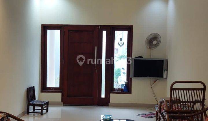 RUMAH MEWAH MINIMALIS 2 LANTAI TOWNHOUSE DEKAT TOL  2