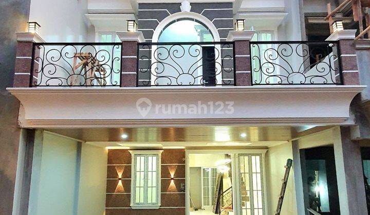 RUMAH CLASSIC TOWNHOUSE PINGGIR JALAN RAYA DEKAT TOL DAN STASIUN  1