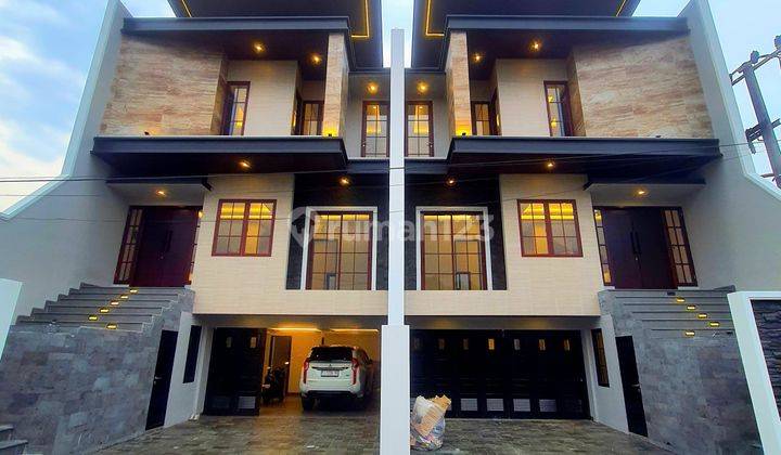 Rumah Kontemporer Modern 3 Lantai Dekat Cilandak  1