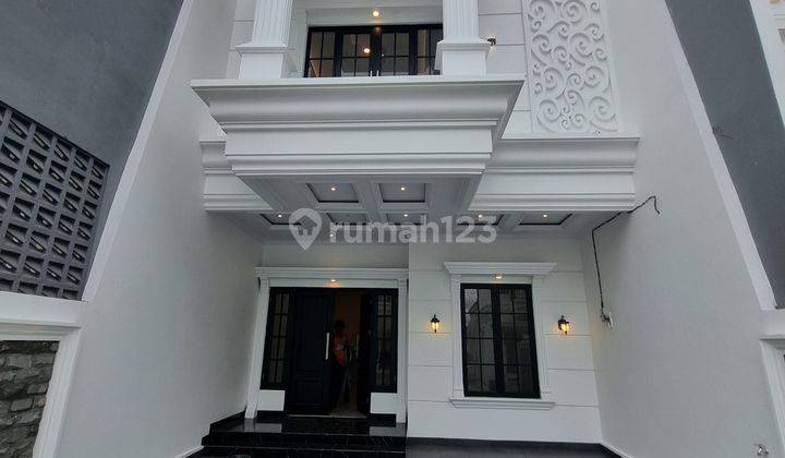 Rumah Mewah Classic Modern Townhouse Dekat Tol Dan Stasiun  1