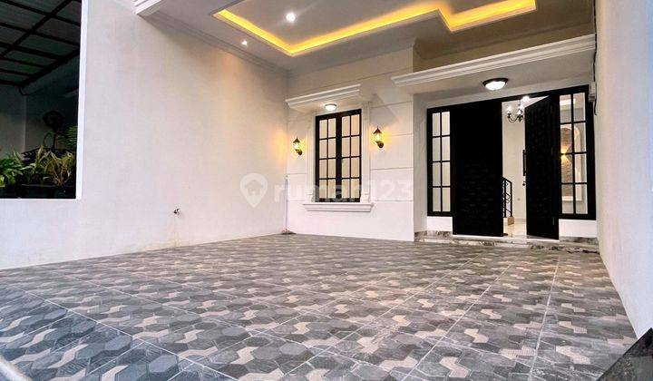 Rumah Classic Modern 2 Lantai Dekat Stasiun Lenteng Agung  2