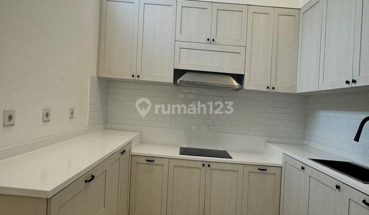 Rumah  Dijual Di Alam Sutera Cluster Onyx  Semi Furnished Shm - Sertifikat Hak Milik 3 Lantai 2