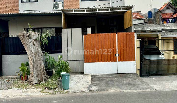  Rumah Semi Furnished Sudah Renovasi di Meruya selatan jakarta barat, Meruya 1