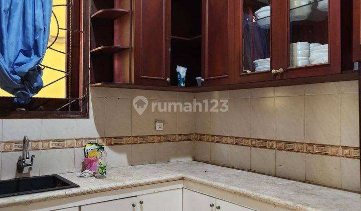 Rumah 2 Lantai Butuh Renovasi Semi Furnished SHM di Sutera Telaga Biru , Tangerang 2