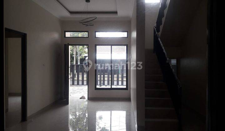 Rumah 2 Lantai Sudah Renovasi Semi Furnished SHM di Villa Melati Mas Bsd, Tangerang Selatan 2