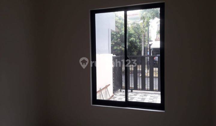 Rumah 2 Lantai Sudah Renovasi Semi Furnished SHM di Villa Melati Mas Bsd, Tangerang Selatan 2