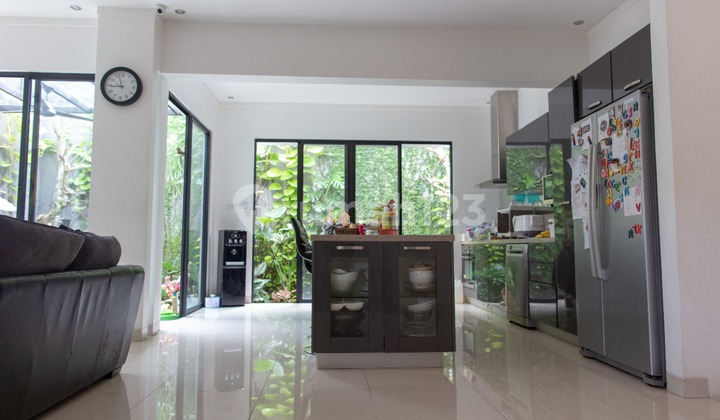 Semi-furnished house in the premium cluster of Kebayoran Bintaro Jaya, GB 6921 PJ.