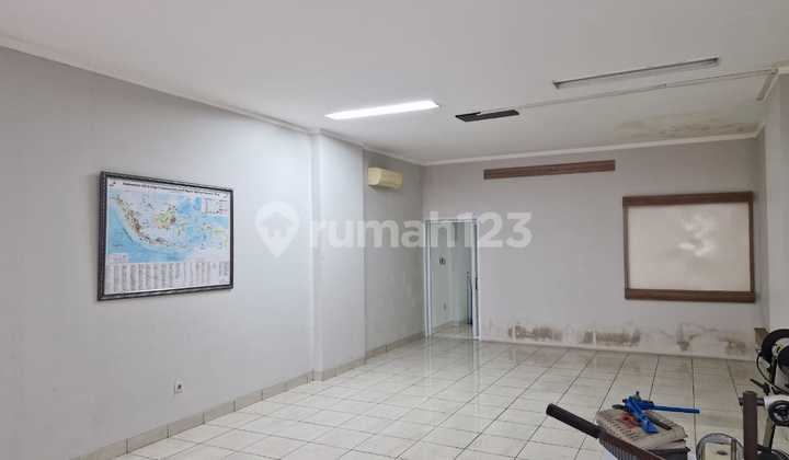 Ruko Sewa 3 Lantai Emerald Summerecon 2