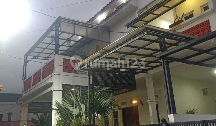 Rumah 3 Lantai Terawat Bersih Dan Siap Huni Jatiwaringin