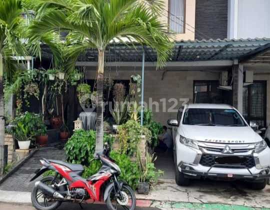 A Nice and Comfortable Ready-to-Occupy House with 5 Bedrooms in the Center of Bekasi City 1