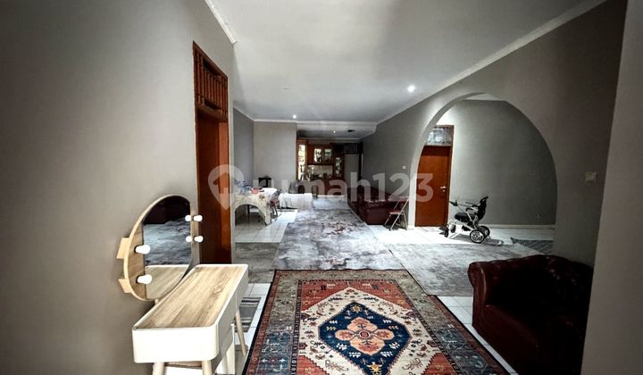 Rumah Jual Hitung Tanah Cocok Kuliner atau Kafe di Jakarta Barat