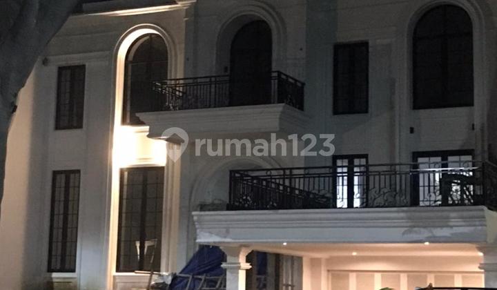 Rumah 2 Lantai Estetik Amerika Style,Depan Mall Living Rumah 2 Lantai Estetik Amerika Style,Depan Mall Living