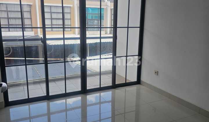 Dijual rumah Green lake city cluster East Asia Bagus Langka SHM 2