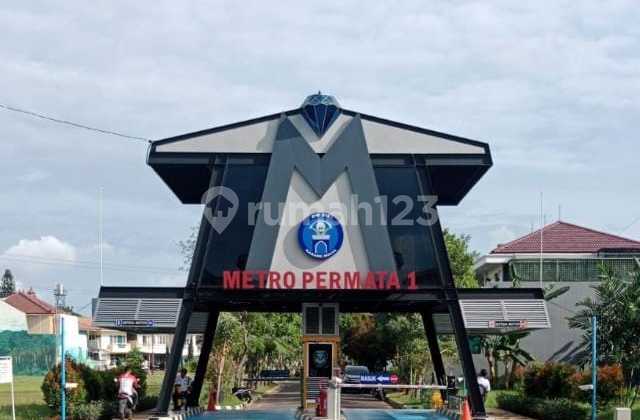 Dijual Rumah Metro Permata, Selatan, Siap Huni