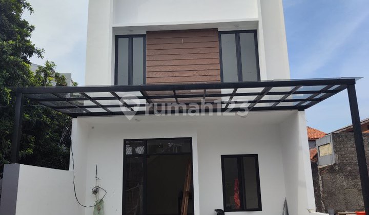 Cheap 2-Story House in Kalisari, Pasar Rebo, East Jakarta, Strategic Location Cheap 2-Story House in Kalisari, Pasar Rebo, East Jakarta, Strategic Location