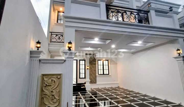 Rumah American Classic Megah Mewah di Jalan Raya Kalisari Jakarta Timur 2