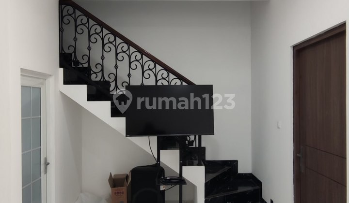 Ready-to-Occupy Cluster House in Limo Depok Free of Charge Near Limo Meruyung Toll Gate 2