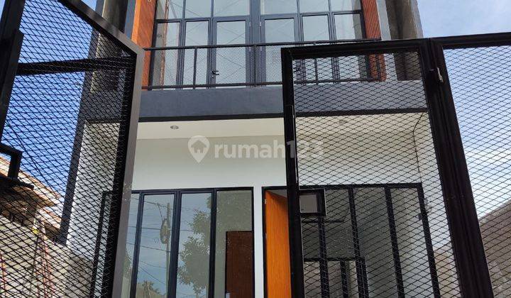 Rumah Design Premium Scandinavian di Komplek Besar di Mampang Depok 2