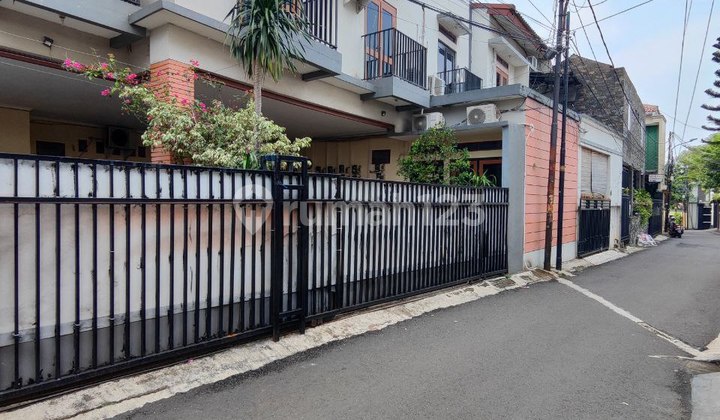 Rumah Beserta 15 Pintu Kos Kosan di Kemang Jakarta Selatan Lokasi Strategis