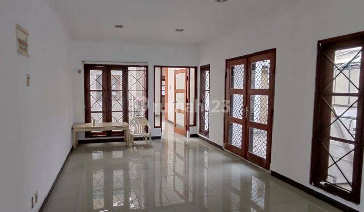 Rumah 2 lantai di mampang prapatan jakarta selatan 2