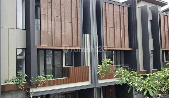 Rumah baru 3 lantai dalam cluster di pancoran jakarta selatan 1