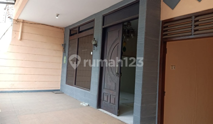 Rent/Sell Second-Hand House Ready to Use in Pucang Area, Surabaya