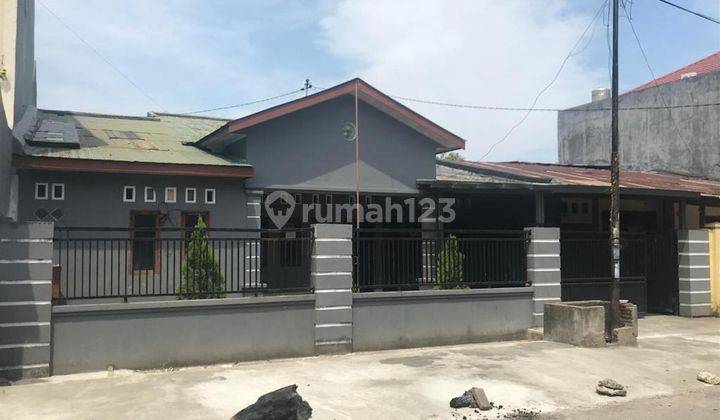 Rumah di kompleks gubernur hertasning makassar  1