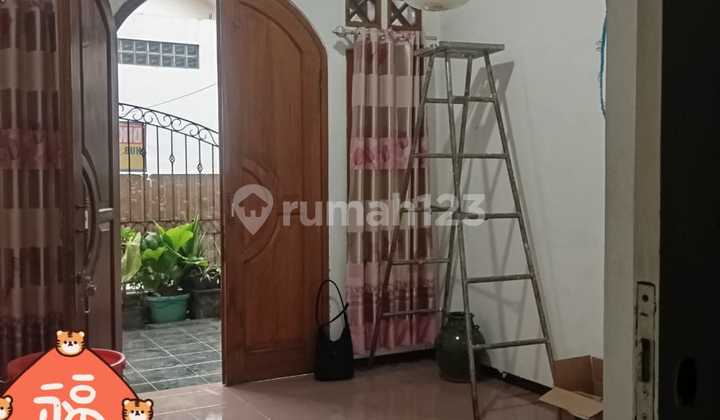 Disewakan Rumah 2 Lantai Dekat Sekolah As Shiffa Margahayu Raya 2