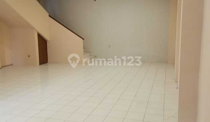 For Rent 3-Story Shop House Ready to Use in Karapitan For Rent 3-Story Shop House Ready to Use in Karapitan