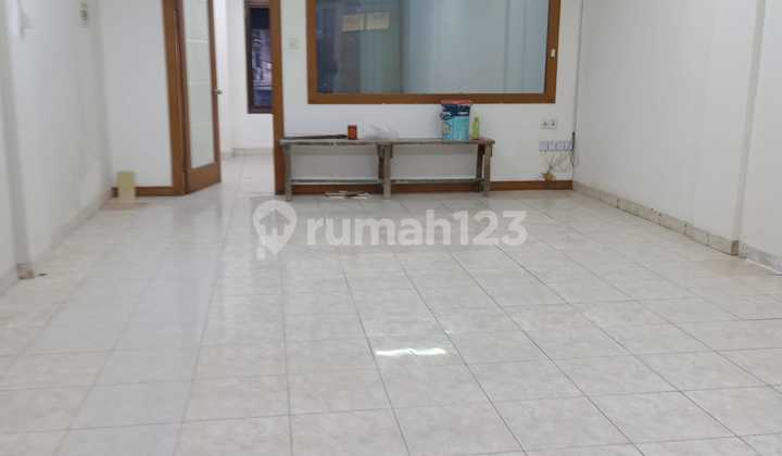 For Rent: 3 (Three) Floors Shop House Ready to Use on Bkr Street For Rent: 3 (Three) Floors Shop House Ready to Use on Bkr Street